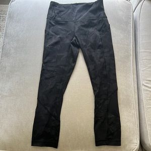 Black camouflage print, crop pace rival leggings. Size 4.